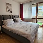 Apartment Business Park Retreat: 1br With Mountain View