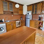 Business Park Retreat: 1br With Mountain View