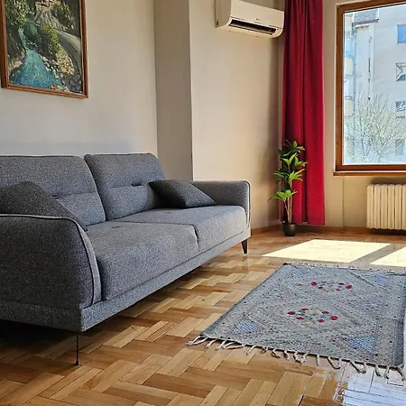Business Park Retreat: 1br With Mountain View 아파트 소피아