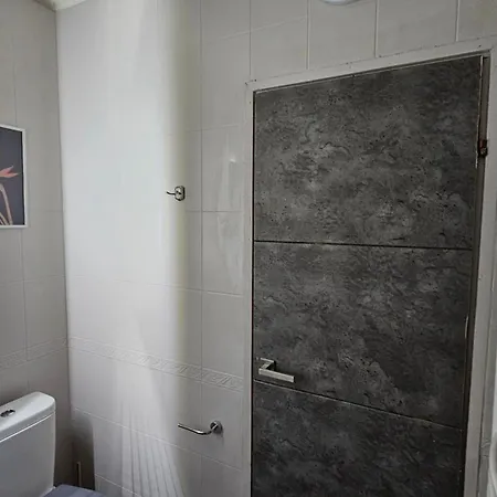 Business Park Retreat: 1br With Mountain View 아파트 소피아