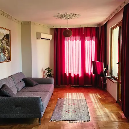 Business Park Retreat: 1br With Mountain View 소피아