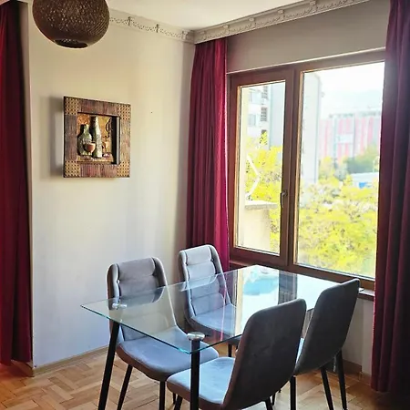 Business Park Retreat: 1br With Mountain View 소피아